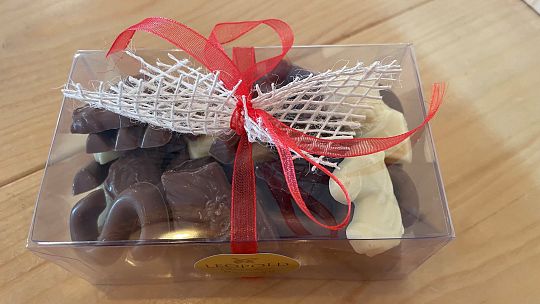 transparant-doosje-roombonbons-en-sint-assorti-boven-aanzicht-1726749493.jpg